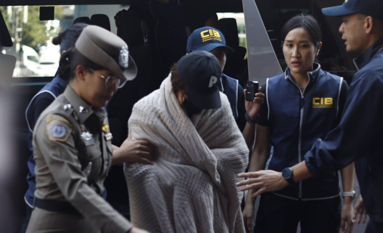 “ตร.” คุมตัว “นานา ไรบีนา” ถึง บช.ก. เจ้าตัวเครียดหนัก ไม่ตอบสื่อ ปมฉ้อโกงเพื่อนวงการบันเทิง