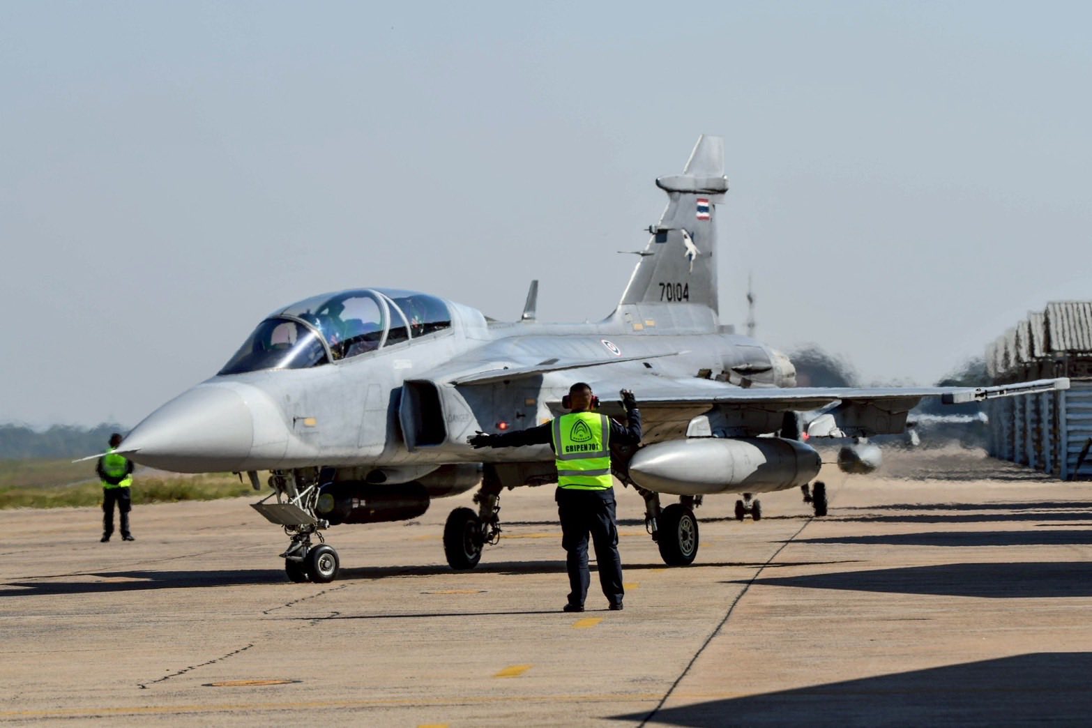 “ทอ.” สั่ง “F-16” บินทิ้งไข่ถล่มฐานยิง “กัมพูชา” หลังพบเคลื่อนอาวุธหนัก หวังโจมตีพลเรือนไทย