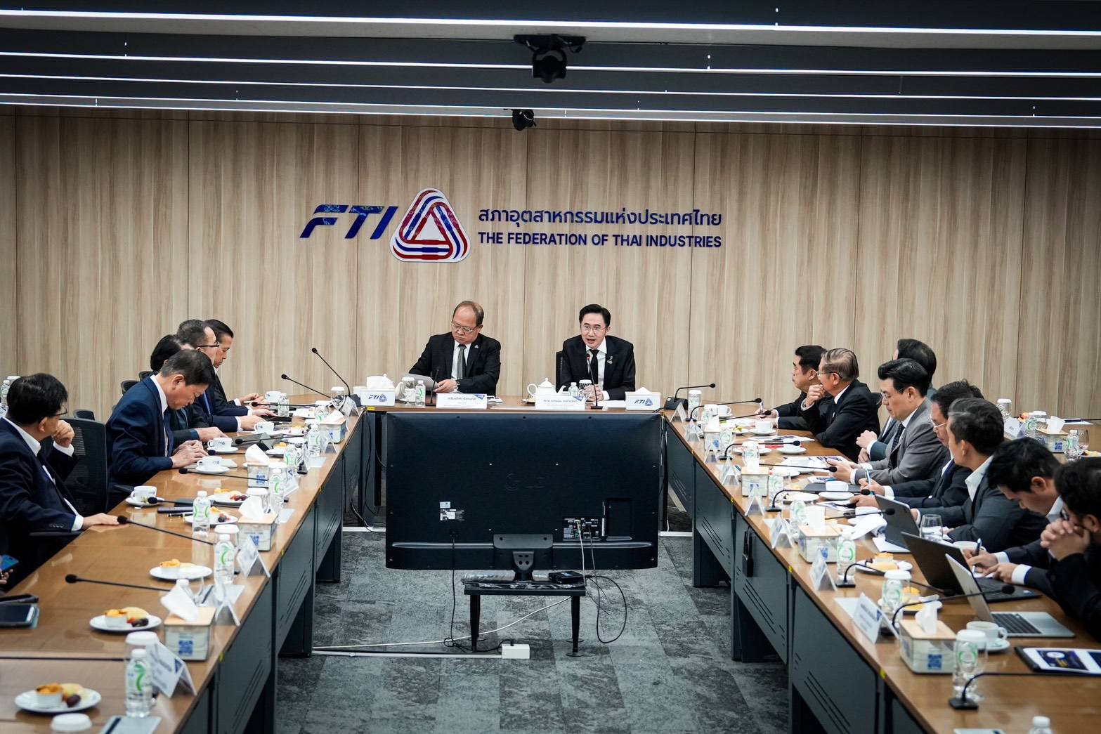 “เพื่อไทย” ถก “สภาอุตฯ” ดัน “Advanced Manufacturing” ฝ่าวิกฤตเศรษฐกิจไทย