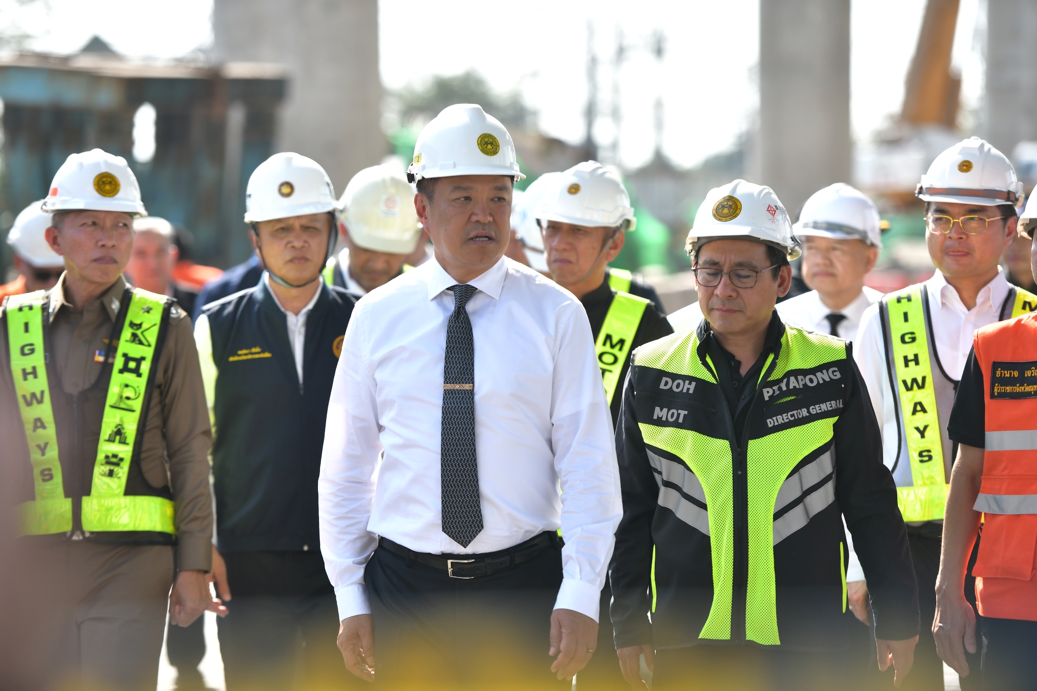 “นายกฯ” ฟันธงถนนพระราม 2 ยุบ ชี้ช่างประปาประมาท ไม่ใช่ปัญหาโครงสร้าง