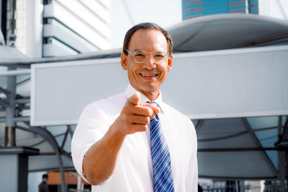 “กรณ์” ซัดนโยบาย “เพื่อไทย” ยังวนลูปเอาเงินภาษีมาแจก ชี้สุ่มวันละ 9 ล้านไร้เป้าหมาย