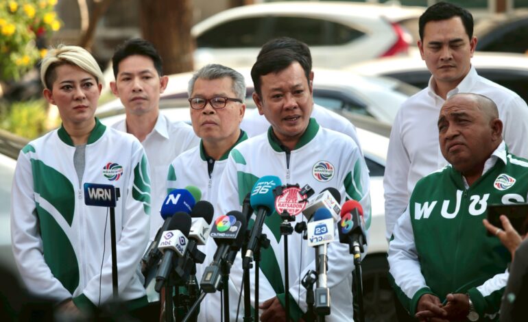 “พลังประชารัฐ” ป่วน! ผู้สมัครบุกพรรค วอน “บิ๊กป้อม” คัมแบ็กหัวหน้าพรรค