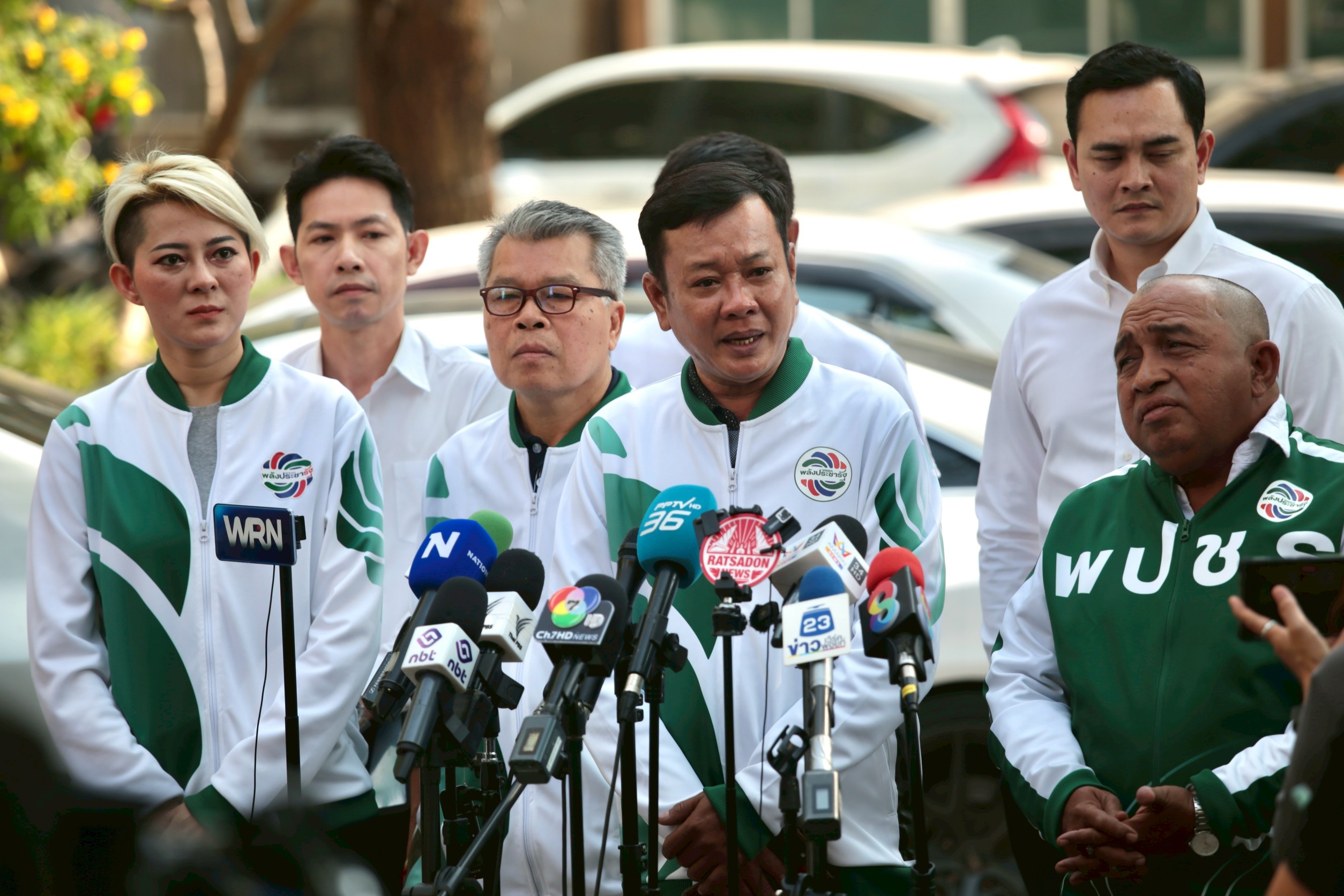 “พลังประชารัฐ” ป่วน! ผู้สมัครบุกพรรค วอน “บิ๊กป้อม” คัมแบ็กหัวหน้าพรรค