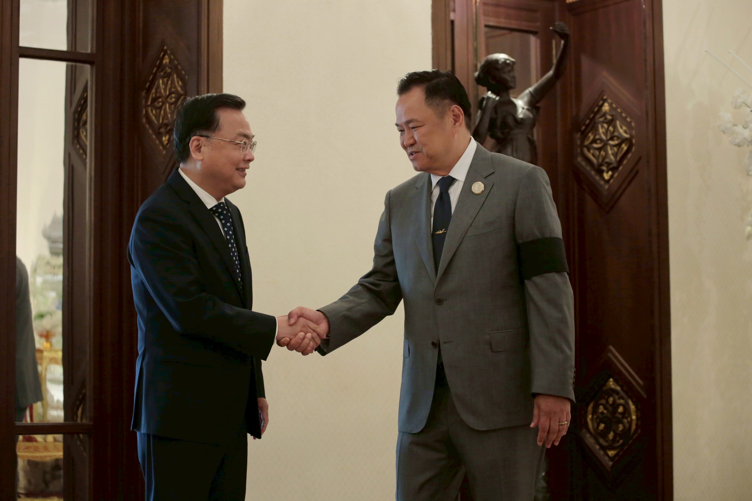 “เอกอัครราชทูตจีน” เข้าพบ “นายกฯ” มอบเงิน 20 ล้านหยวนช่วยผู้ประสบภัยชายแดนไทย-กัมพูชา