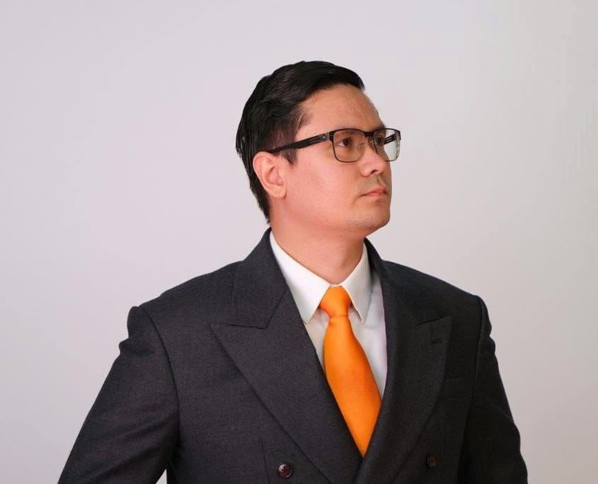 ศาลรับฟ้องแล้ว! “เบน สมิธ” ฟ้อง “รังสิมันต์ โรม” หมิ่นเป็นแก๊งสแกมเมอร์ เรียก 100 ล้าน