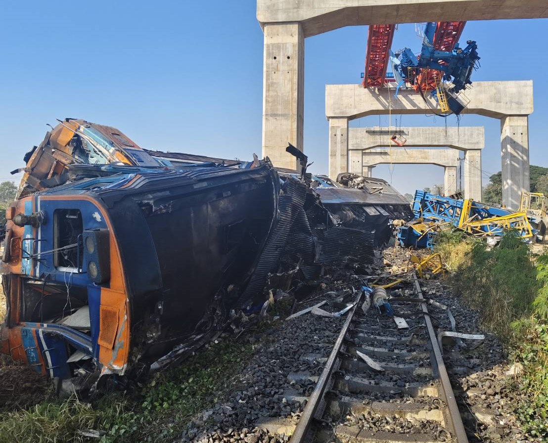 “เสียชีวิต” 22 ศพ! สังเวยเหตุ “เครน” ล้มทับ “รถไฟ” ที่สีคิ้ว “สธ.” แถลงบาดเจ็บ 64 ราย