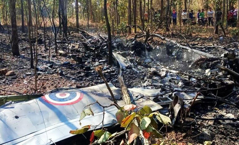 ระทึก! เครื่องบิน AT-6 ตกที่อำเภอจอมทอง นักบินดับ 2 นาย