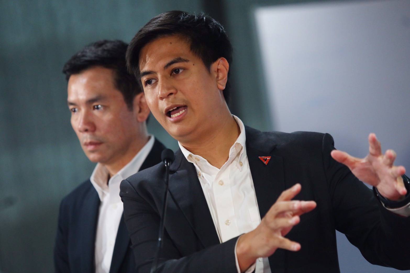 “ปชน.” แจงปม Laser ID ยันไม่ผิดกฎหมาย โยนสเปกเตอร์ซีชี้แจง มั่นใจไม่ถึงขั้นยุบพรรค