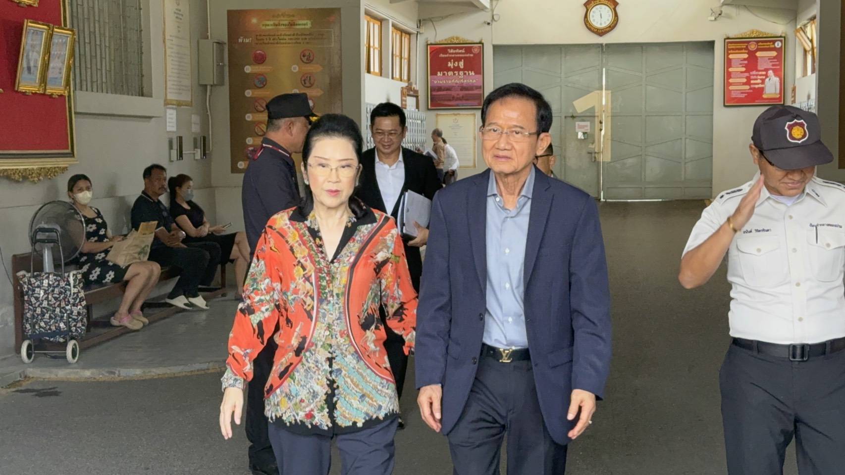 “เจ๊แดง” ควง “สมชาย” เยี่ยม “ทักษิณ” เผยเคารพการตัดสินใจ “ยศชนัน” ปมไม่รับเก้าอี้รัฐมนตรี