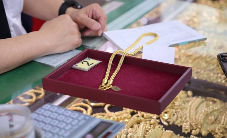 นักลงทุนผวา “ทองคำ” ดิ่งหนัก! ราคาร่วง 1,300 บาท รูปพรรณหลุด 73,000