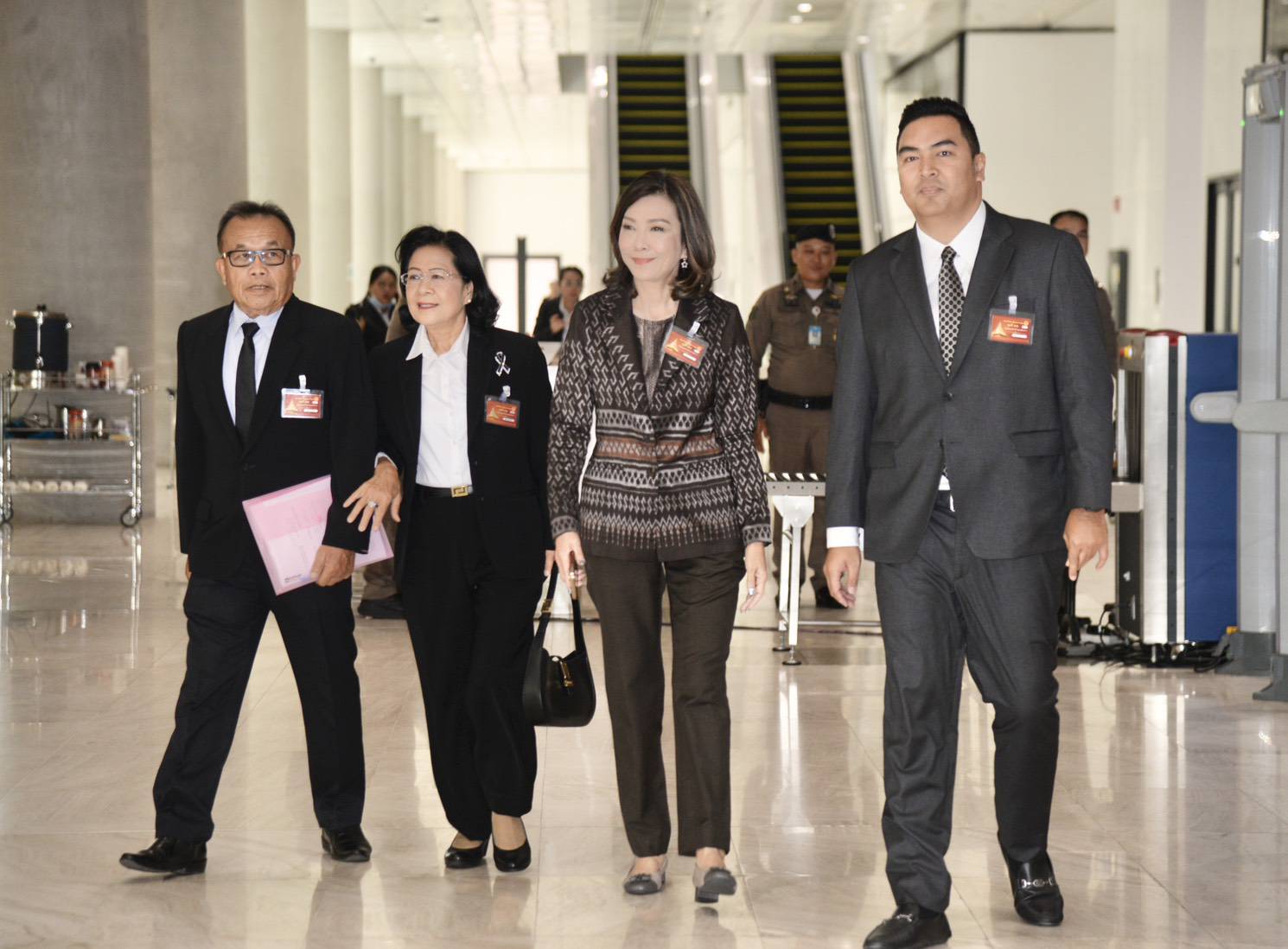 “สภาฯ” คึกคัก! “สส.ใหม่” ตบเท้ารายงานตัววันแรก หลัง กกต.รับรองผลเลือกตั้ง