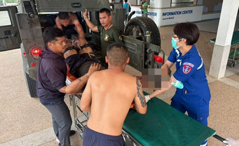 สลด! “พลทหาร” เหยียบกับระเบิดฐานเอราวัณ จ.สุรินทร์ ขาขวาขาด อาการสาหัส