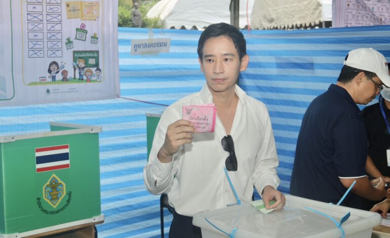 “พิธา” ใช้สิทธิเลือกตั้งคนแรกของหน่วย ก่อนบินกลับสหรัฐฯ รับหัวใจไม่ว่างแล้ว