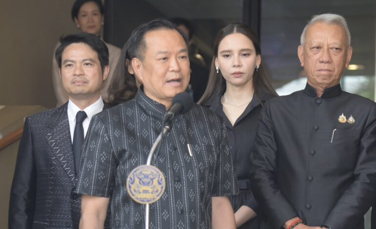 “อนุทิน” ยันไม่เร่งตั้งรัฐบาล รอตัวเลขนิ่ง มั่นใจคุมเสียงครบเทอม โยน กกต.ตัดสินปมพิรุธ