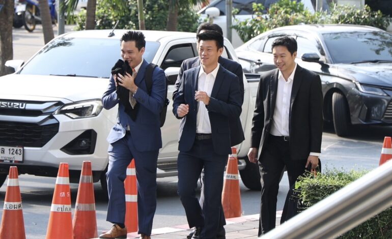 “เท้ง” ขึ้นศาลปฏิเสธทุกข้อหาคดีทุนพลังงานฟ้อง 100 ล้าน ลั่นพร้อมสู้คดี จับมือ “กล้าธรรม” ทำหน้าที่ฝ่ายค้าน