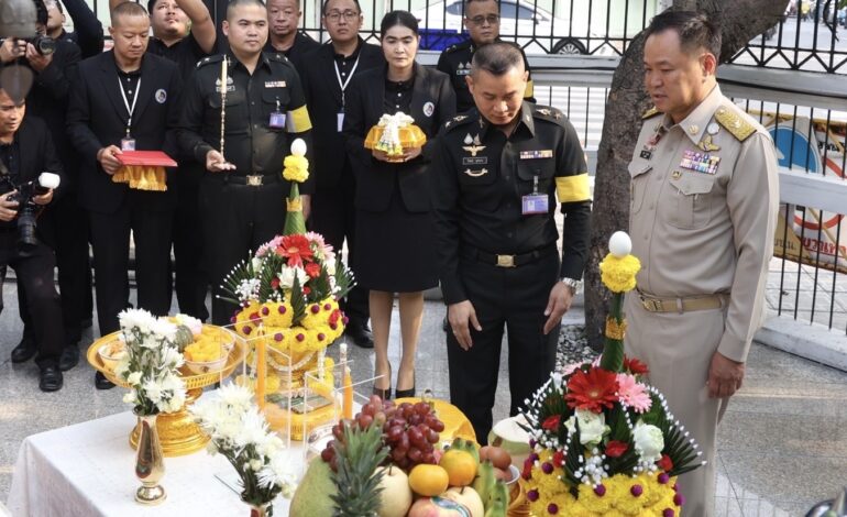 “นายกฯ” ทำบุญครบรอบ 18 ปี กอ.รมน. ปัดคุย “กล้าธรรม” ตั้งรัฐบาล รอ กกต.รับรองก่อน