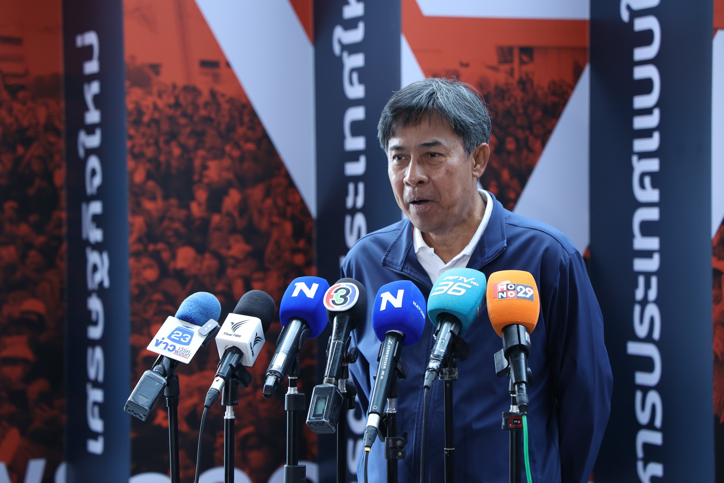 “พรรคส้ม” บุก “กกต.” จี้แจงบาร์โค้ด–บัตรเขย่ง 3 แสนใบ ส่อเลือกตั้งโมฆะ ซ้ำรอยคำวินิจฉัยปี 49