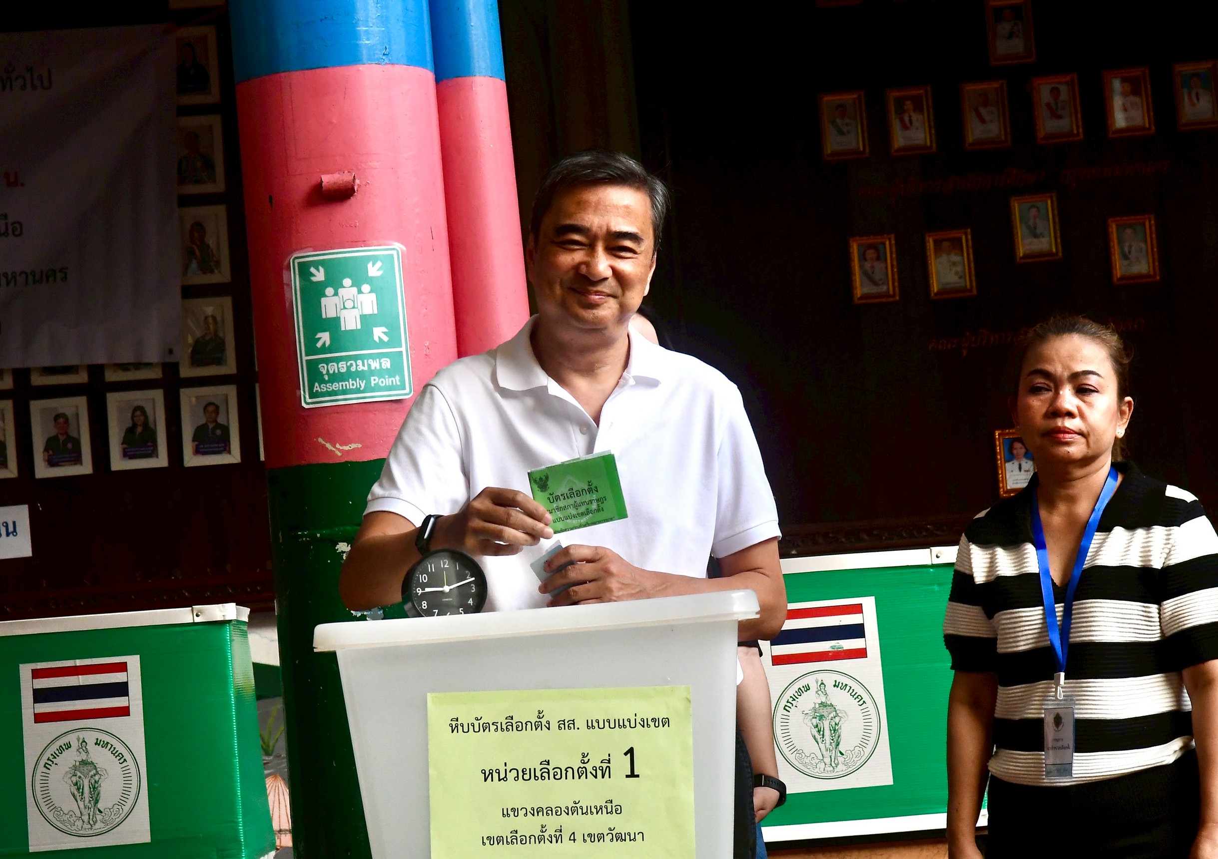 “อภิสิทธิ์” ตื่นเช้าใช้สิทธิเลือกตั้ง เผยนอนหลับไม่ดี เพราะบอลแพ้