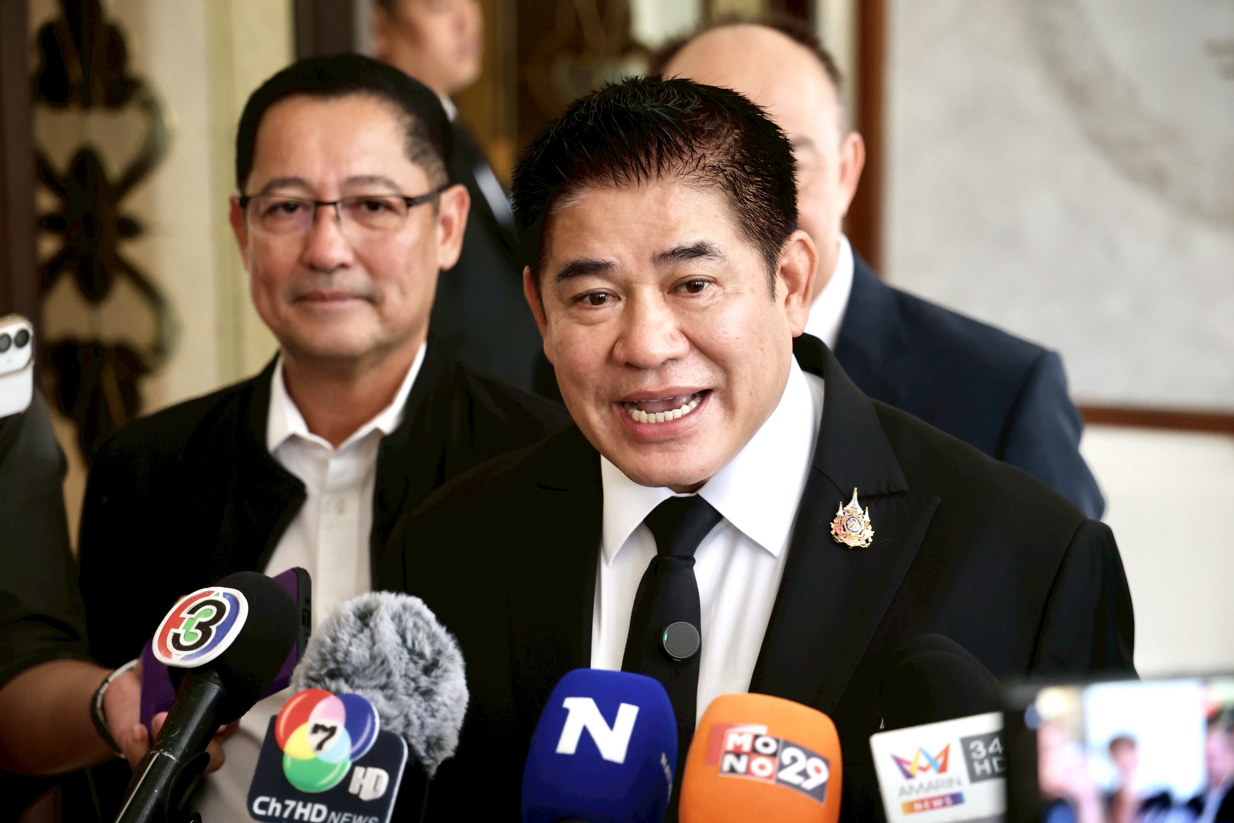 “ธรรมนัส” รับยังไร้สัญญาณตั้งรัฐบาล เปิดสายรอ “อนุทิน” โทรชวน ก่อนบินทัวร์ยุโรปยาว