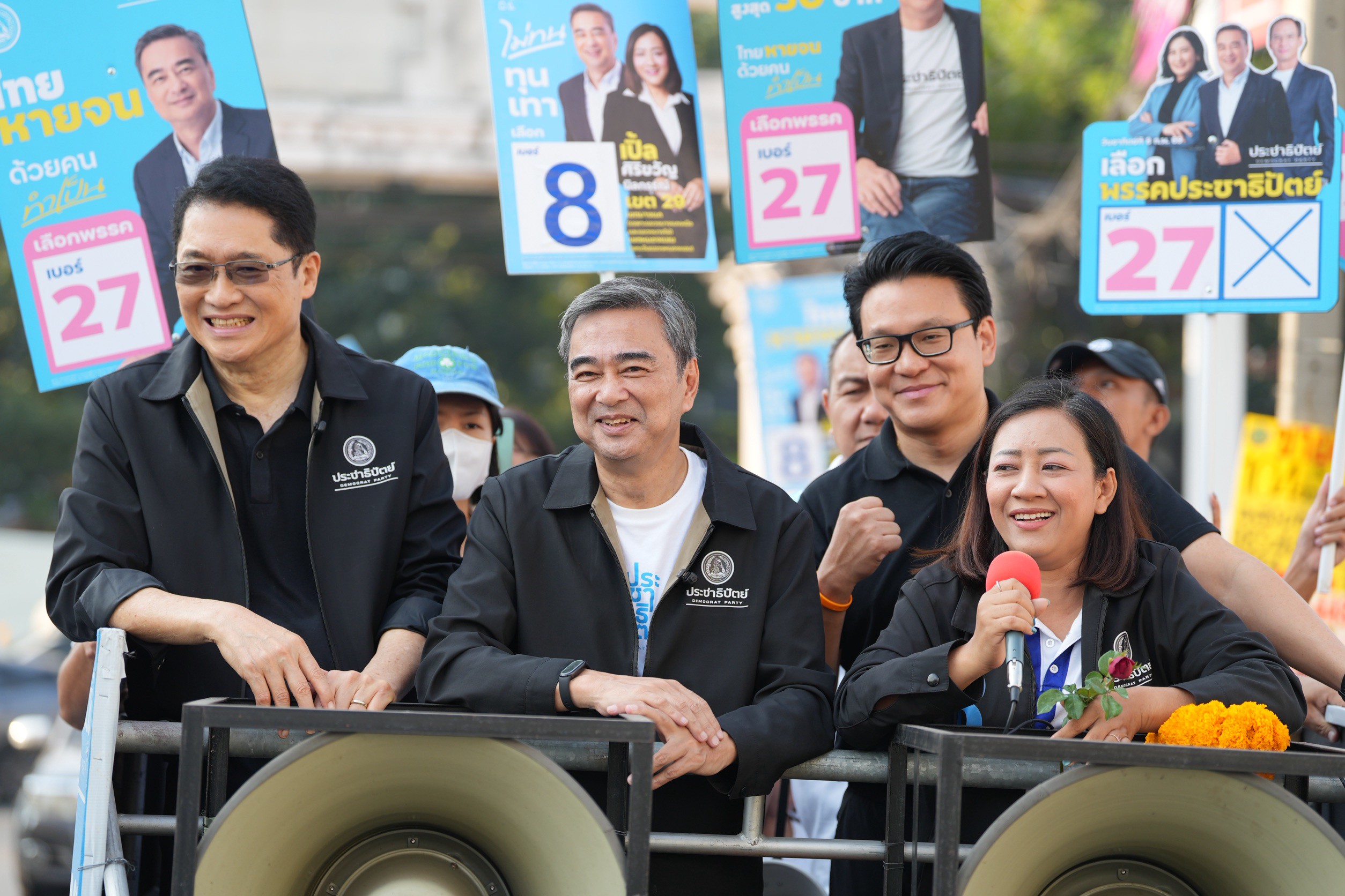 “อภิสิทธิ์” ลุยตลาดช่วยผู้สมัคร ปชป. โค้งสุดท้าย วอนอย่าใส่ร้าย-อย่าซื้อเสียง