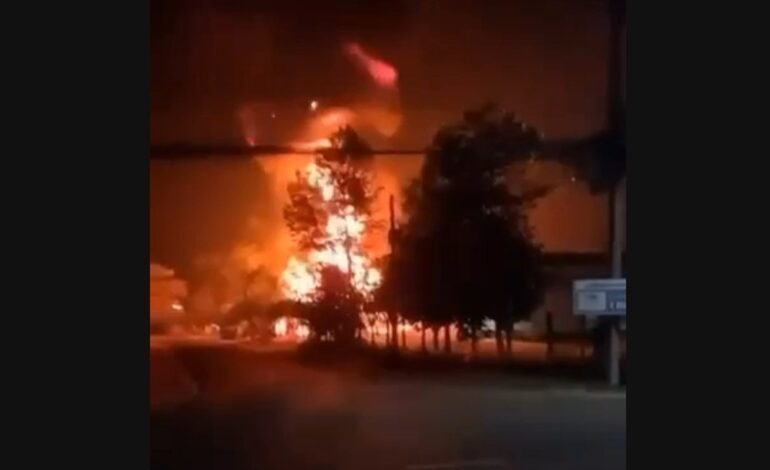 ระทึก! “คลังอาวุธ ตชด.21” สุรินทร์ระเบิด “ผู้การฯ” ตั้ง ศปก.เร่งสอบ คาดอากาศร้อน ตำรวจบาดเจ็บ 1 นาย