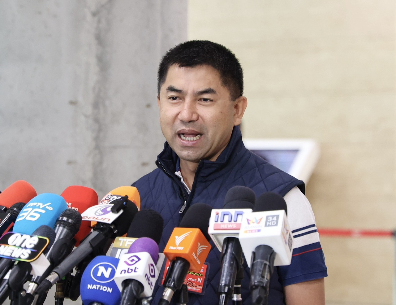 “บิ๊กโจ๊ก” ไลฟ์สดโต้ข่าวลือหนีต่างประเทศ ระบุยังอยู่ไทยและพร้อมสู้คดี