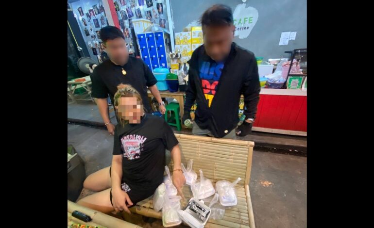 ดส.บุกจับพ่อค้าบุหรี่ไฟฟ้า สุดแสบซุกกล่องโฟมอาหารส่งลูกค้า ยึดของกลางเพียบ รายได้วันละหลักพัน