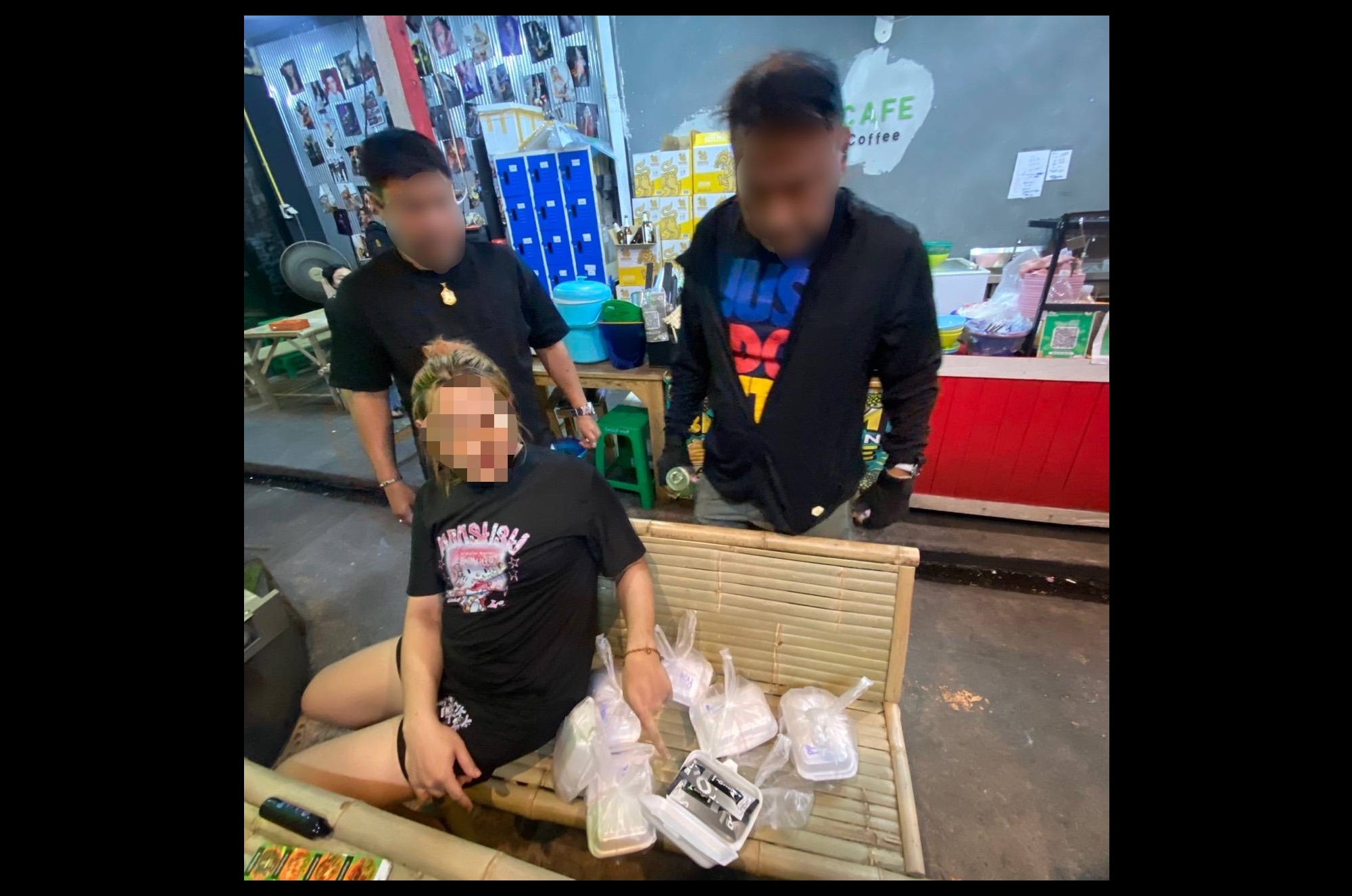 ดส.บุกจับพ่อค้าบุหรี่ไฟฟ้า สุดแสบซุกกล่องโฟมอาหารส่งลูกค้า ยึดของกลางเพียบ รายได้วันละหลักพัน