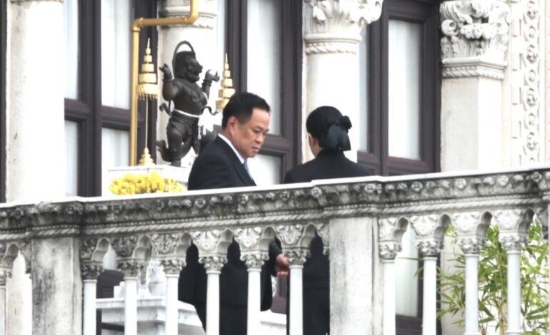 “นายกฯ อนุทิน” เข้าทำเนียบ ไหว้องค์ “นรสิงห์” ก่อนเริ่มงาน