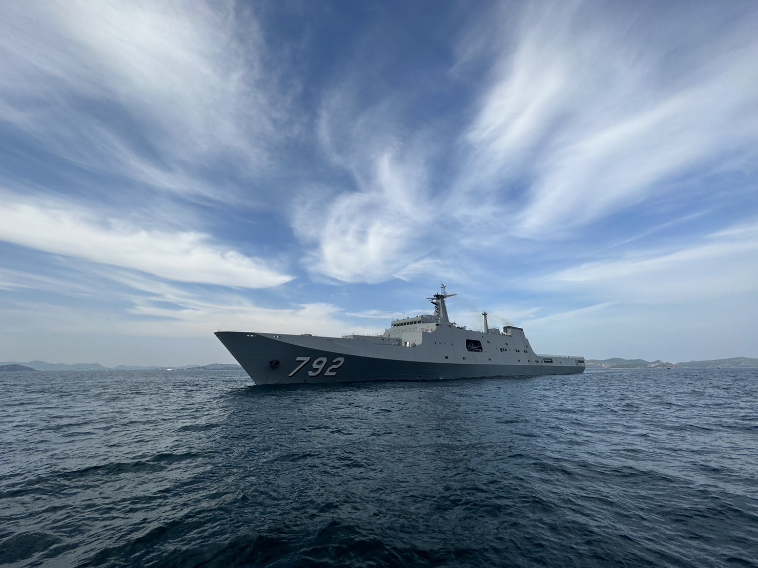 “กองทัพเรือ” เตรียม “เรือหลวงช้าง” อพยพคนไทยจากตะวันออกกลาง หากสงครามลุกลาม