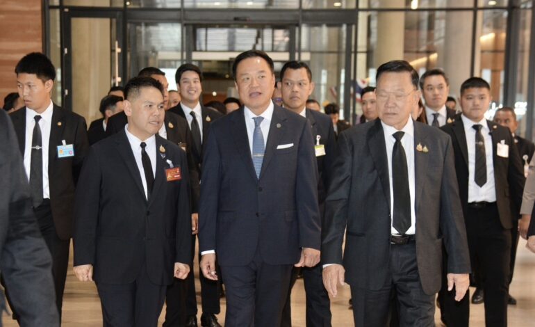 “สภาฯ” คึกคัก! “อนุทิน” นำทีม สส.ภูมิใจไทย 148 คน รายงานตัว รวมแล้ว 283 จาก 499