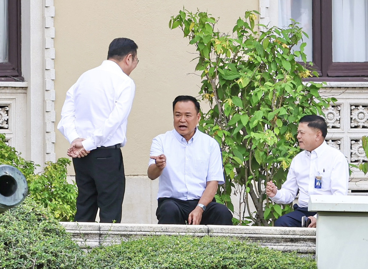 “นายกฯ” ใส่เชิ้ตแขนสั้นเข้าทำเนียบฯ สนองมาตรการประหยัดพลังงาน รณรงค์ถอดสูทลดใช้แอร์