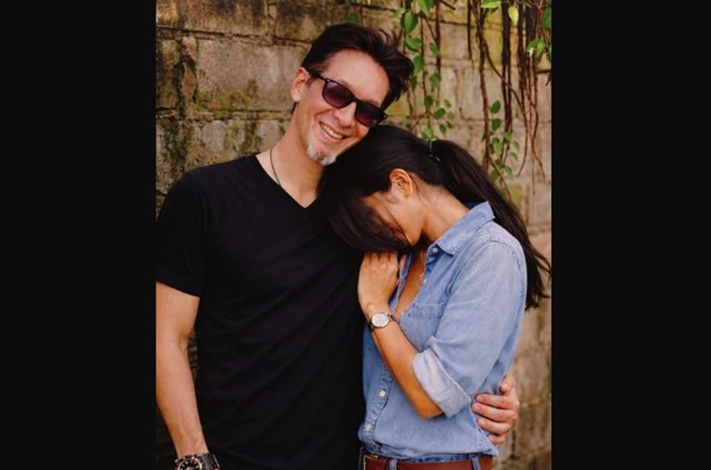 ฮือฮา! “บิลลี่ โอแกน” โพสต์ภาพสาวปริศนาซบไหล่ ลุ้นเปิดตัวแฟนใหม่