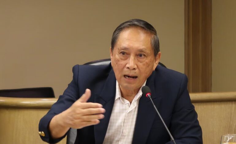 “ปลอดประสพ” โพสต์แฉ “มีการกักตุน-ขายน้ำมันราคาแพง” ชี้โรงกลั่นเอาเปรียบประชาชน ชง 9 ข้อแก้ปัญหาพลังงาน