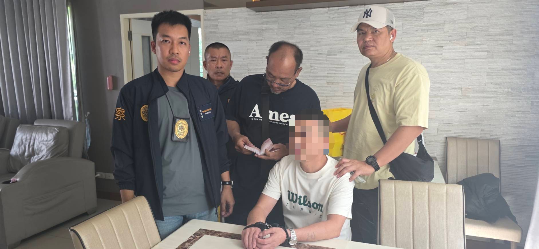 “ตม.ไทย” บุกจับ “หัวหน้าแก๊งมาเฟียจีน” หนีคดีร้ายแรง ซ่อนตัวในกรุงเทพฯ