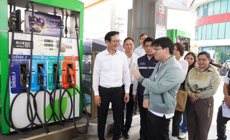 “รมว.พลังงาน” ลุยเอง! ลงพื้นที่ตรวจเช็กปั๊ม สั่งฟันคนปั่นราคา ย้ำน้ำมันไม่ขาด