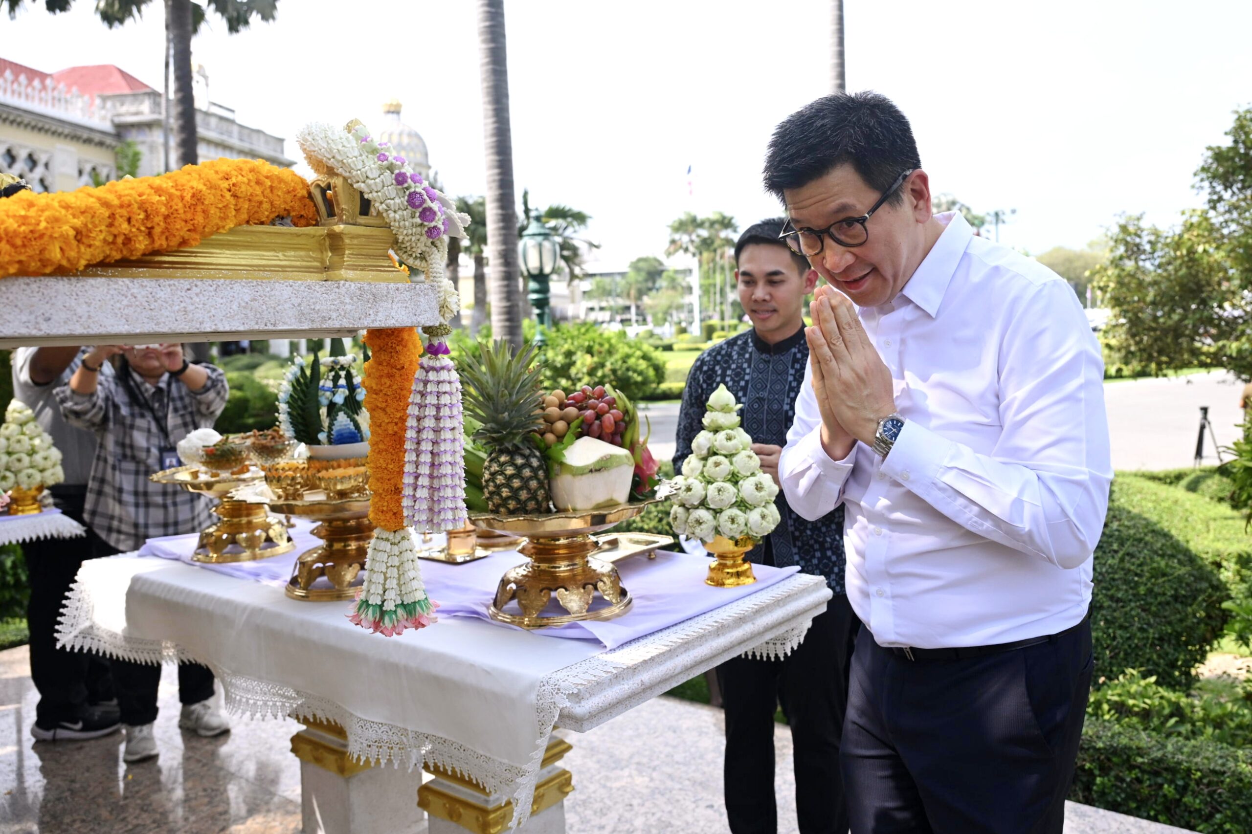 “เอกนิติ” สักการะสิ่งศักดิ์สิทธิ์ทำเนียบฯ หลังเข้ารับตำแหน่ง รมว.คลัง