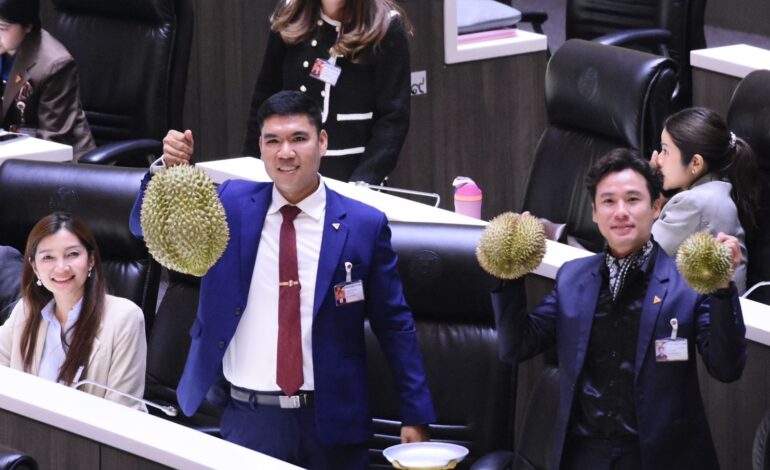 แฉกลางสภา! “สส.” หิ้วทุเรียนปูดขบวนการนอมินีจีน คุมตลาด 100%