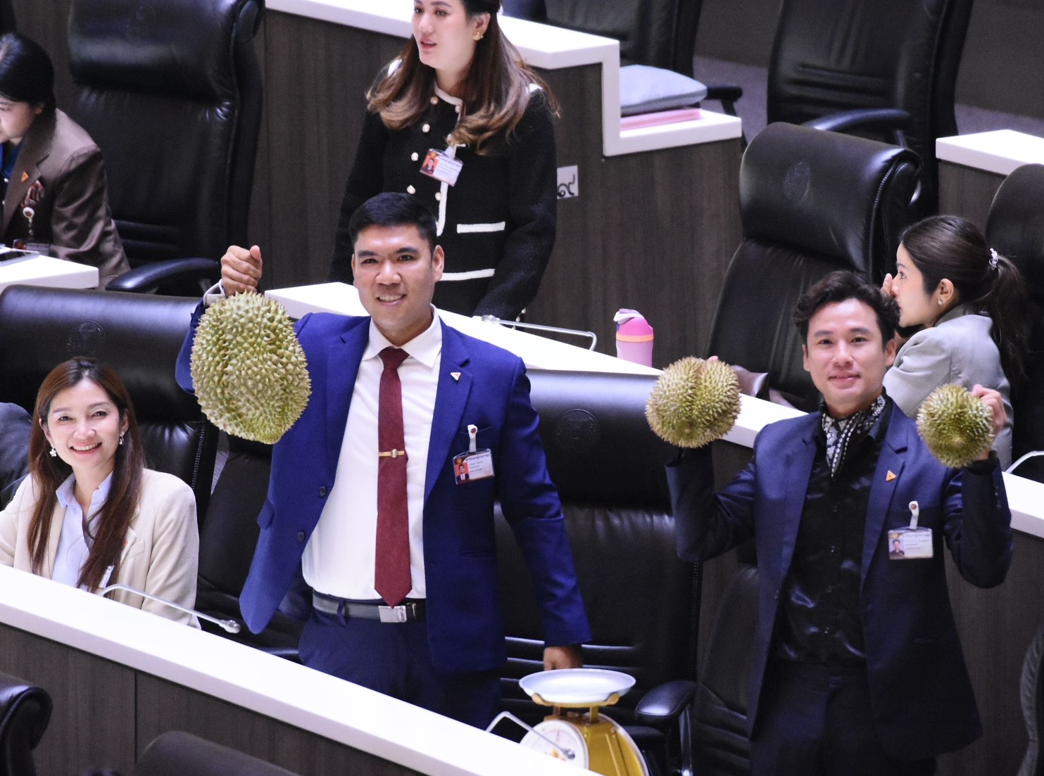 แฉกลางสภา! “สส.” หิ้วทุเรียนปูดขบวนการนอมินีจีน คุมตลาด 100%