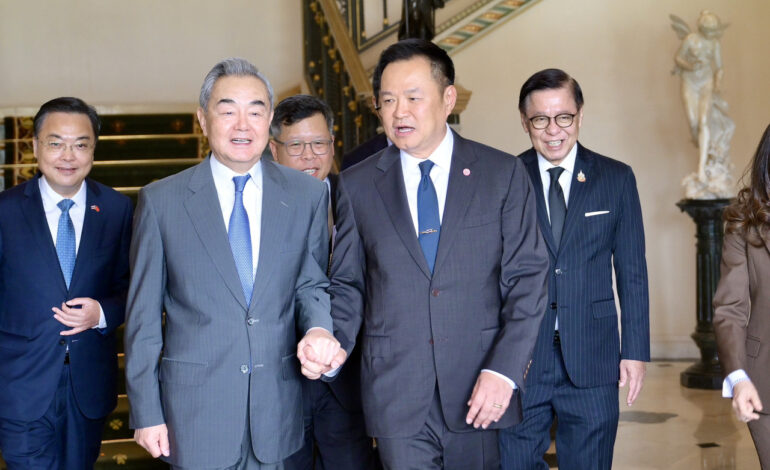 “นายกฯ” ต้อนรับ “หวัง อี้” เสิร์ฟทุเรียน–ข้าวหลาม กระชับสัมพันธ์ “ไทย–จีน” ชม “อนุทิน” หล่อ