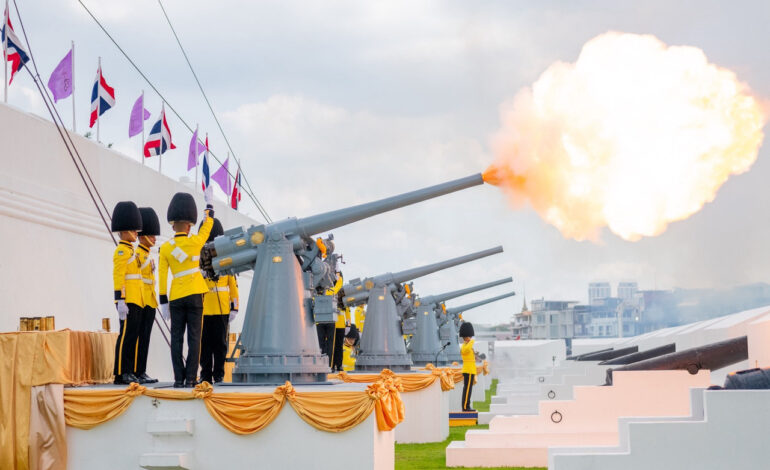 “กองทัพเรือ” ยิงสลุตหลวง 21 นัด เฉลิมพระเกียรติ “พระราชินี” เนื่องในวันเฉลิมพระชนมพรรษา
