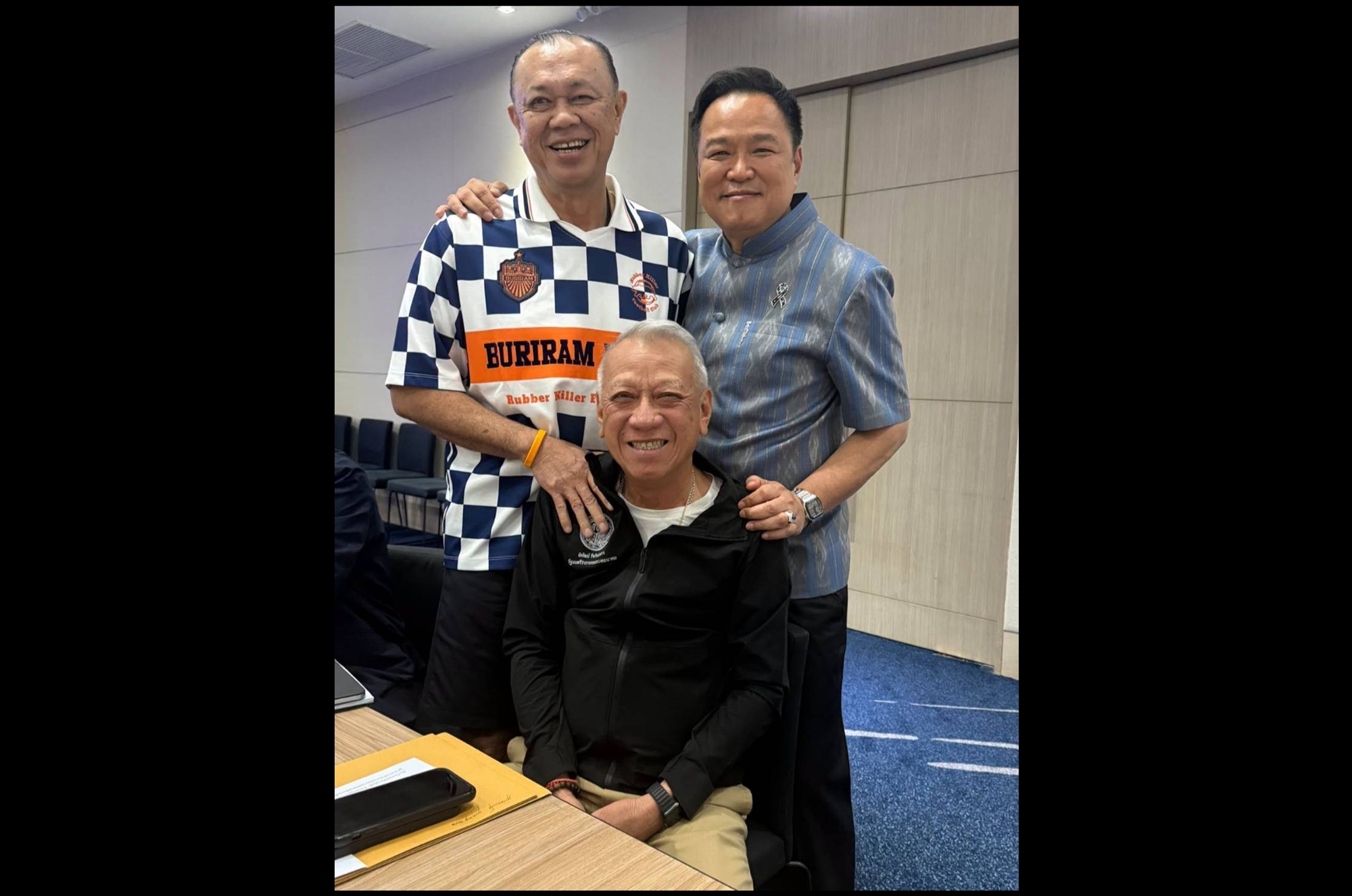 “อนุทิน” ลั่นไม่ต้องเคลียร์ใจ “เนวิน-พิพัฒน์” ยันไร้ปัญหา ซัดกลับเรื่องในพรรคไม่ใช่ธุระคนนอก