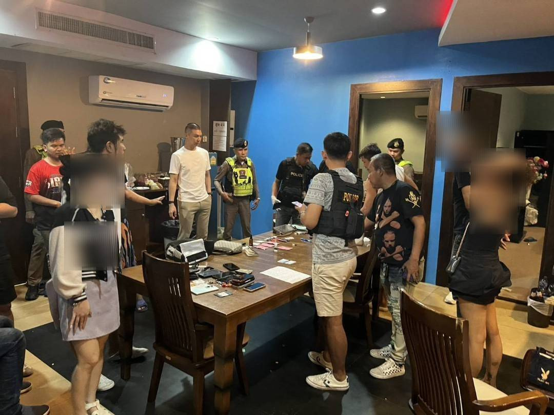บุกทลาย “ปาร์ตี้ยา” รีสอร์ตหรู รวบ 12 ผู้ต้องหา ขยายผลยึด “พอตเค” มูลค่า 25 ล้าน