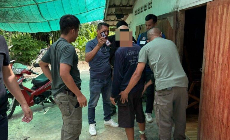 บุกจับ “ปู่” วัย 60 ล่วงละเมิด “หลานสาว” ตั้งแต่อายุ 13 นาน 4 ปี ตรวจค้นพบ “ยาบ้า” 60 เม็ด