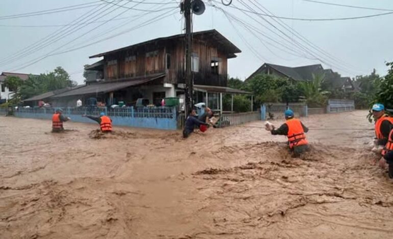 ตาย 1 ศพ! เซ่นน้ำท่วมน่าน “มท.” เร่งกู้ไฟฟ้า-น้ำดื่ม-สื่อสาร สั่งเฝ้าระวังทั่วประเทศ
