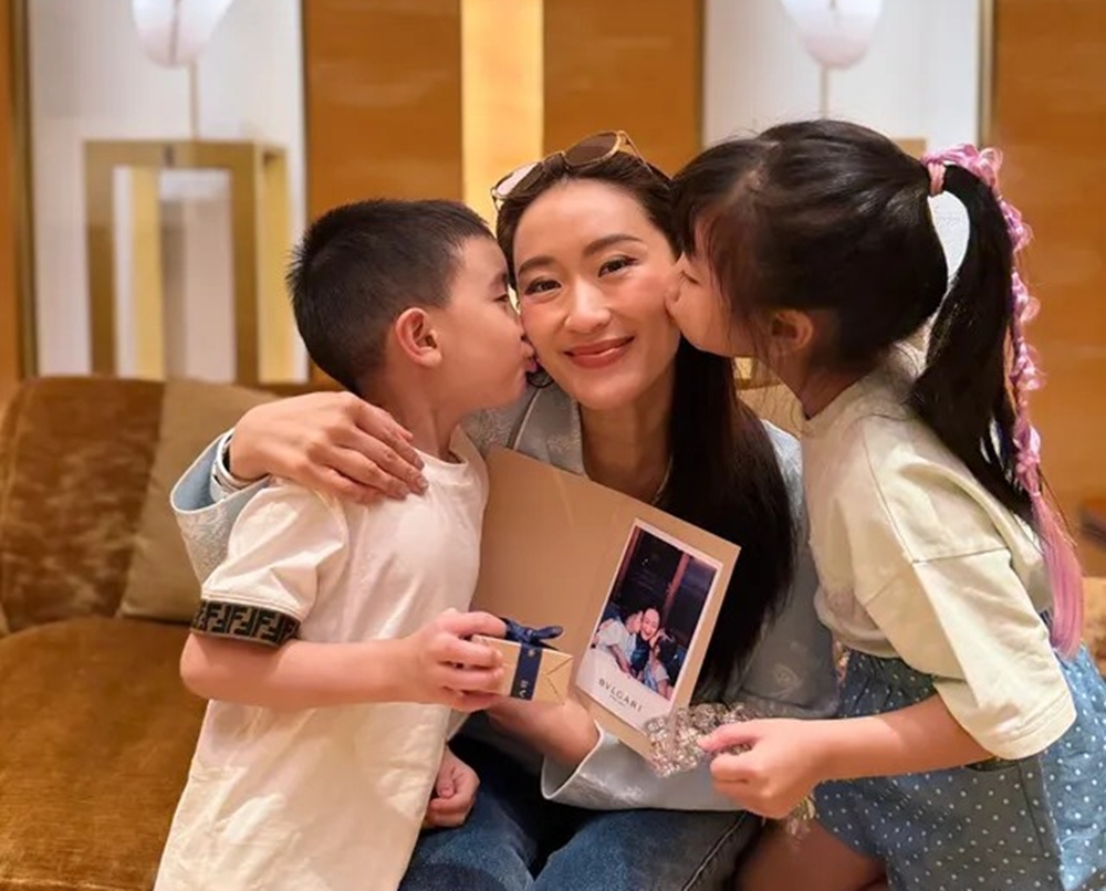 “อิ๊งค์ แพทองธาร” โพสต์ภาพลูกทั้งสอง ถ่ายทอดความรักสุดซึ้ง บอกการเป็นแม่คือส่วนที่ดีที่สุด
