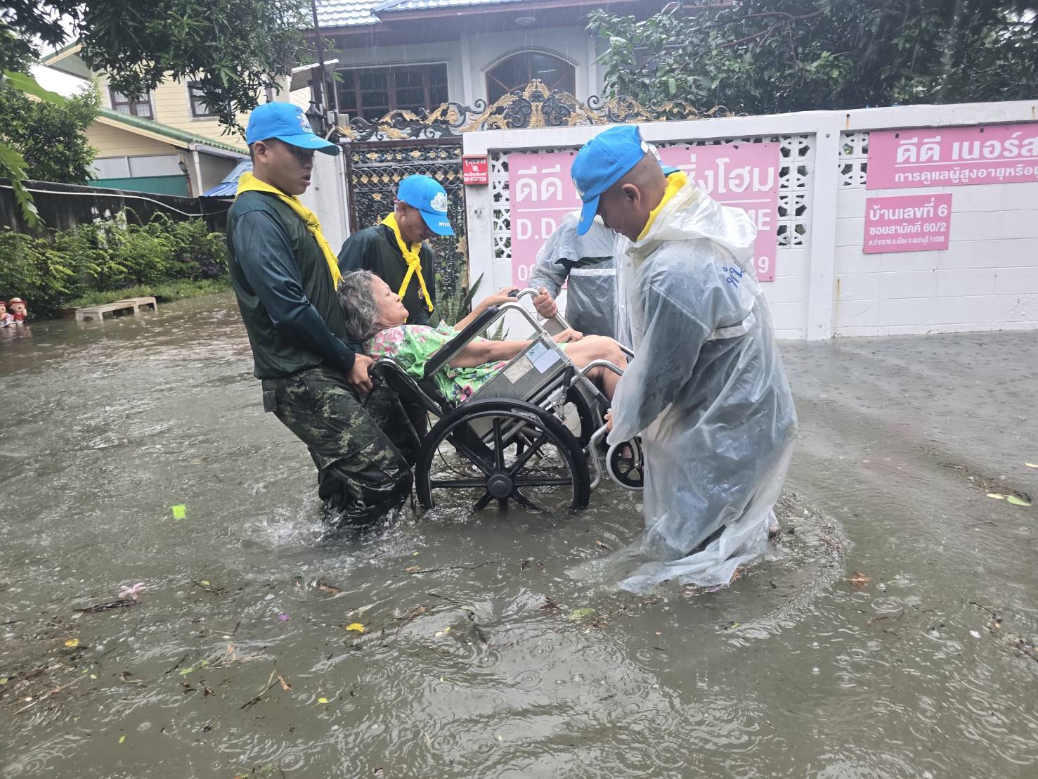 “ชัชชาติ” ประกาศพื้นที่ประสบสาธารณภัย ครอบคลุม 50 เขต ทั่ว กทม.