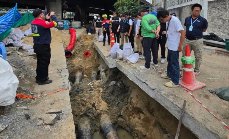 เจอต้นตอแล้ว! พบจุด “น้ำมันรั่ว” ลงท่อระบายน้ำพระราม 3 เร่งซ่อมด่วน ลุยทดสอบท่อ 32 กม. ป้องกันเหตุซ้ำ