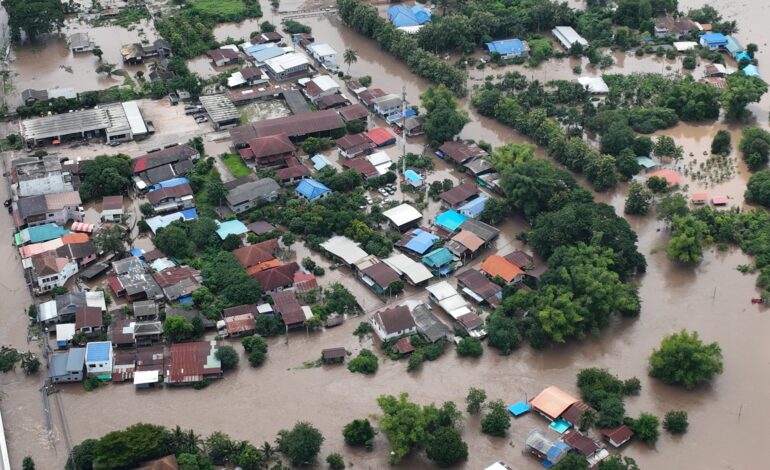 “ปภ.” เผยน้ำท่วม “29 จังหวัด-กทม.” อ่วม! กระทบกว่า 9.4 แสนครัวเรือน เร่งระดมเครื่องจักรช่วย