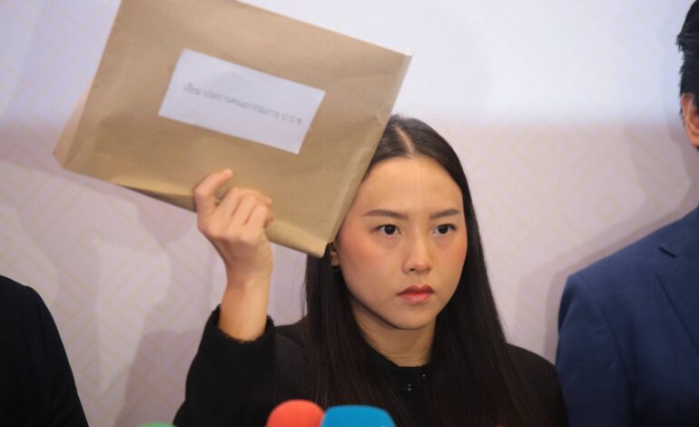 “รักชนก-ธีระชาติ” ยื่น “ปปช.” สอบ TH-AI Passport พบพิรุธล็อกสเปก-ส่อฮั้วประมูล ลั่นอยากเห็นคนผิดติดคุก